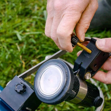 LakeSeries fountain light attaching to the fountain